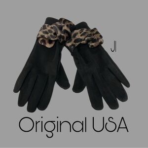 ORIGINAL USA Touchscreen Gloves Black with Animal Print Knot Accent NWT